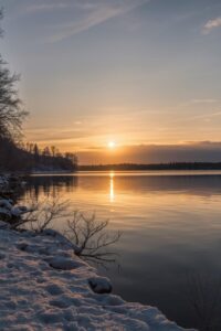 As the light fades, the lake settles.
Winter days end quietly here, marked more by stillness than sound.

Moments like this are part of everyday life along the ridge.